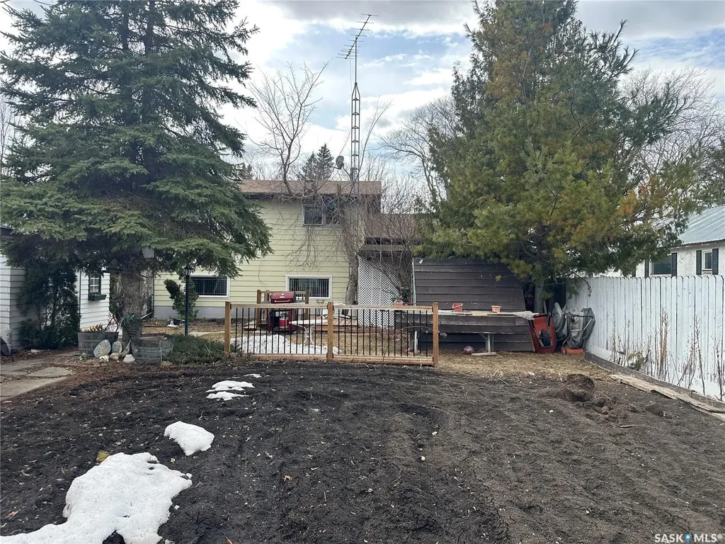 32 4th Street SE Preeceville SK S0A 3B0