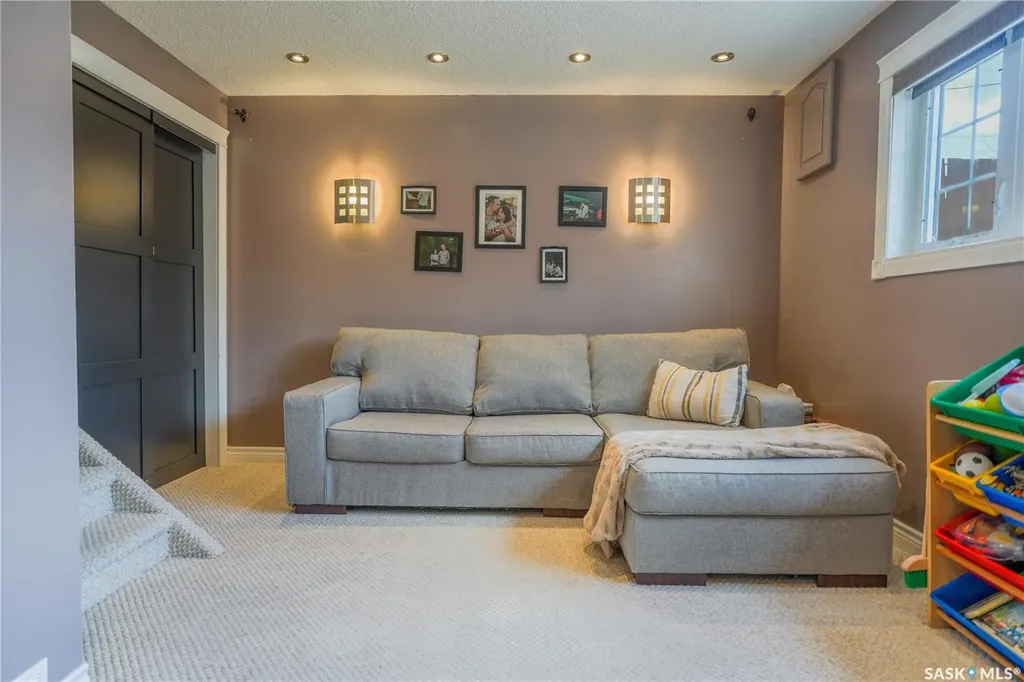 334 Robinson Street Regina SK S4R 3R2