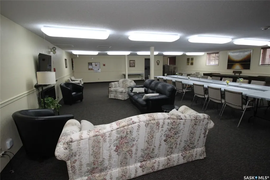 2013 Arlington Avenue Saskatoon SK S7J 2H6