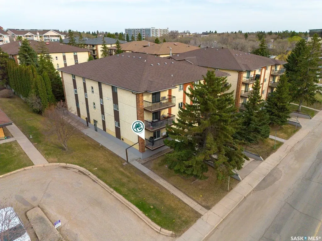 2013 Arlington Avenue Saskatoon SK S7J 2H6