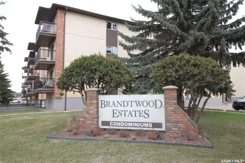 2013 Arlington Avenue Saskatoon SK S7J 2H6
