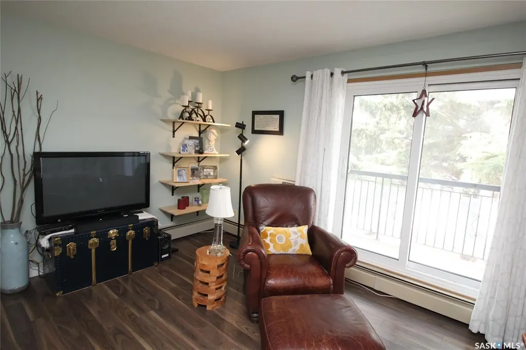 2013 Arlington Avenue Saskatoon SK S7J 2H6
