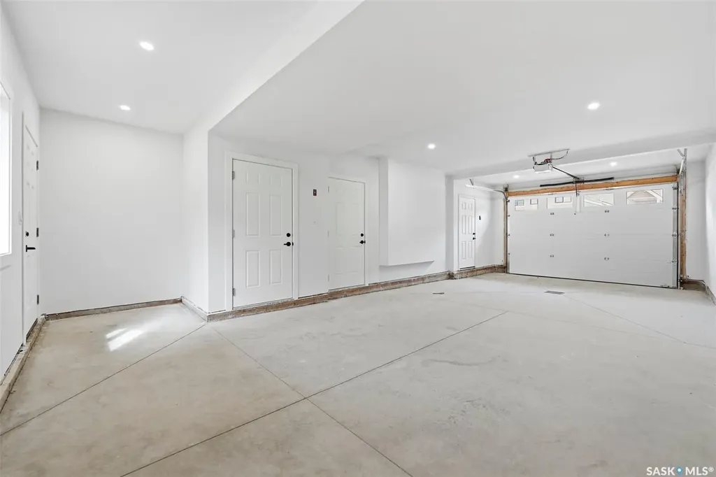 3220 11th Street W Saskatoon SK S7M 5M4