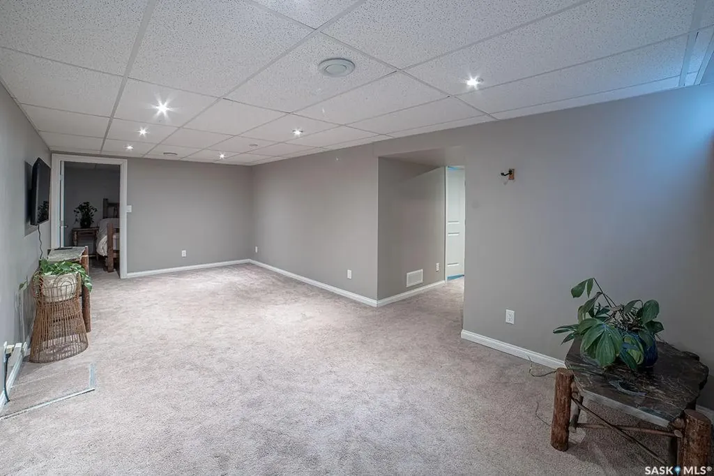 3807 Lakeview Avenue Regina SK S4S 1H3