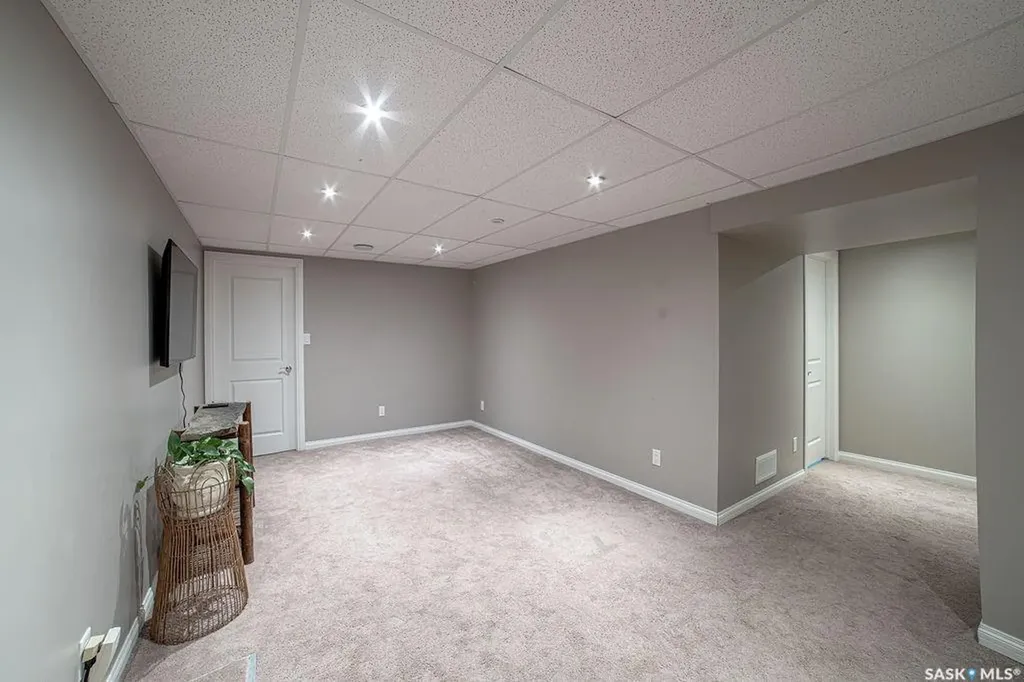 3807 Lakeview Avenue Regina SK S4S 1H3