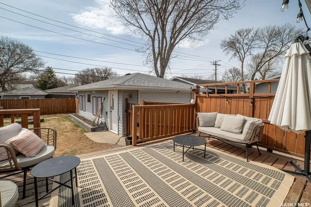 3807 Lakeview Avenue Regina SK S4S 1H3
