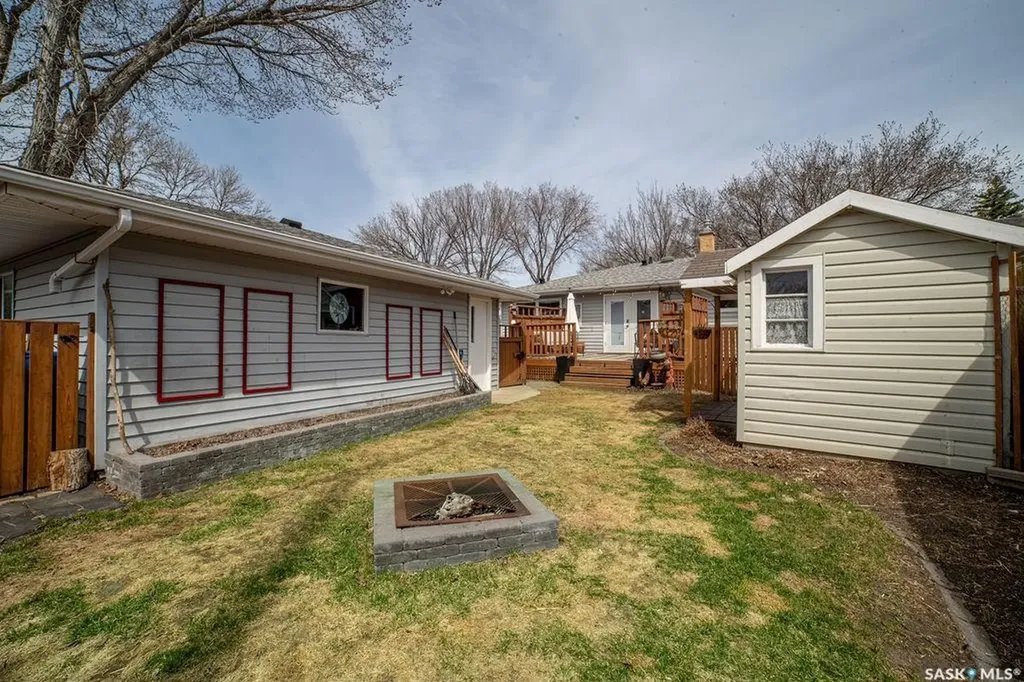 3807 Lakeview Avenue Regina SK S4S 1H3