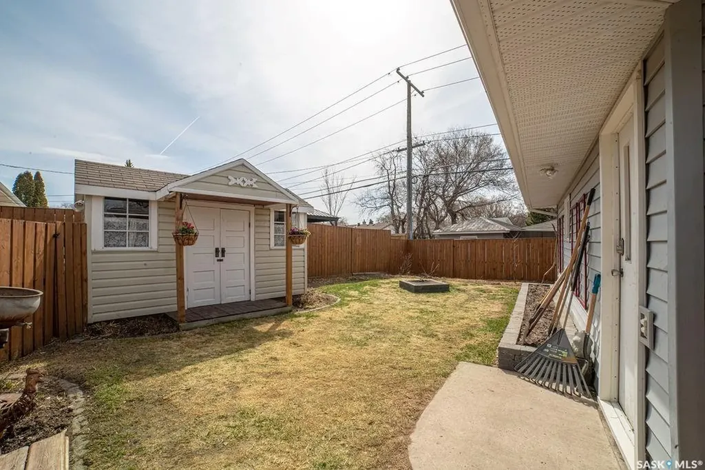 3807 Lakeview Avenue Regina SK S4S 1H3