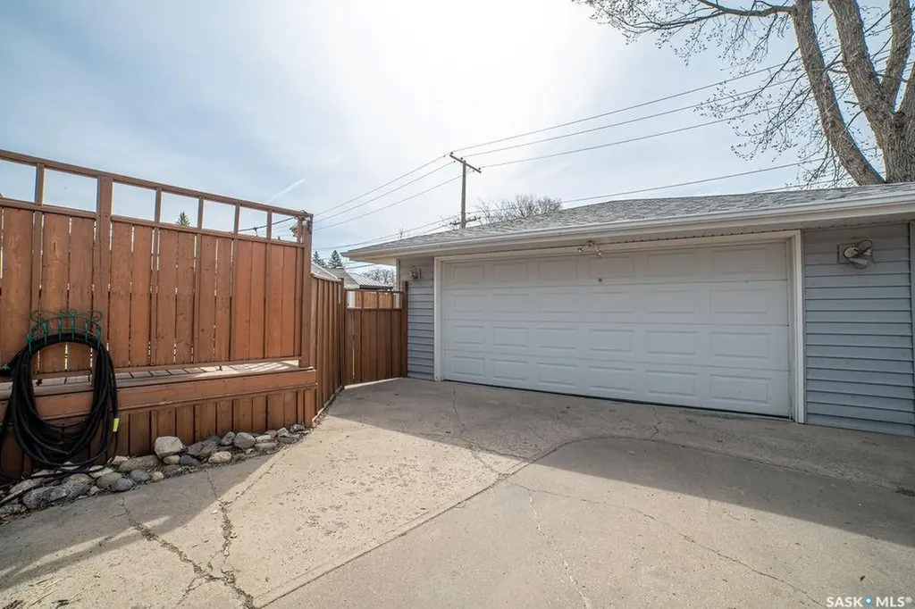 3807 Lakeview Avenue Regina SK S4S 1H3