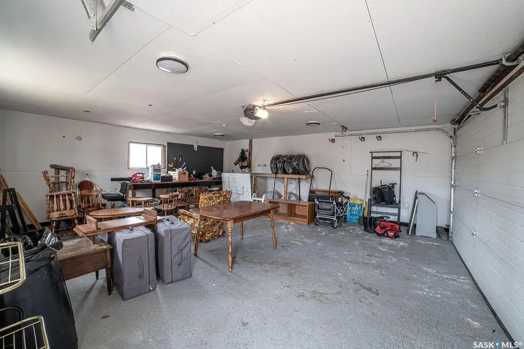 3807 Lakeview Avenue Regina SK S4S 1H3