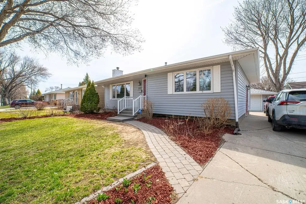 3807 Lakeview Avenue Regina SK S4S 1H3