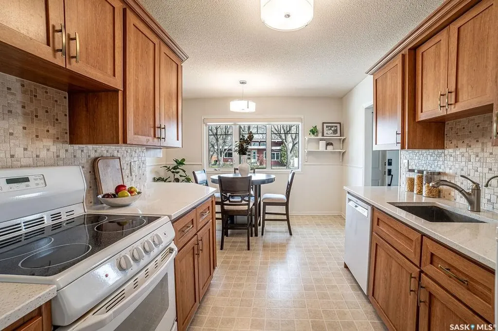 3807 Lakeview Avenue Regina SK S4S 1H3