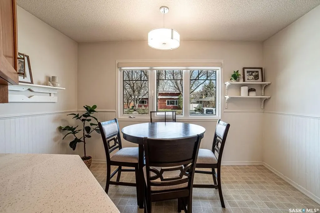 3807 Lakeview Avenue Regina SK S4S 1H3