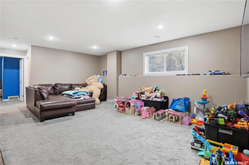 1068 Athabasca Street W Moose Jaw SK S6H 2E6