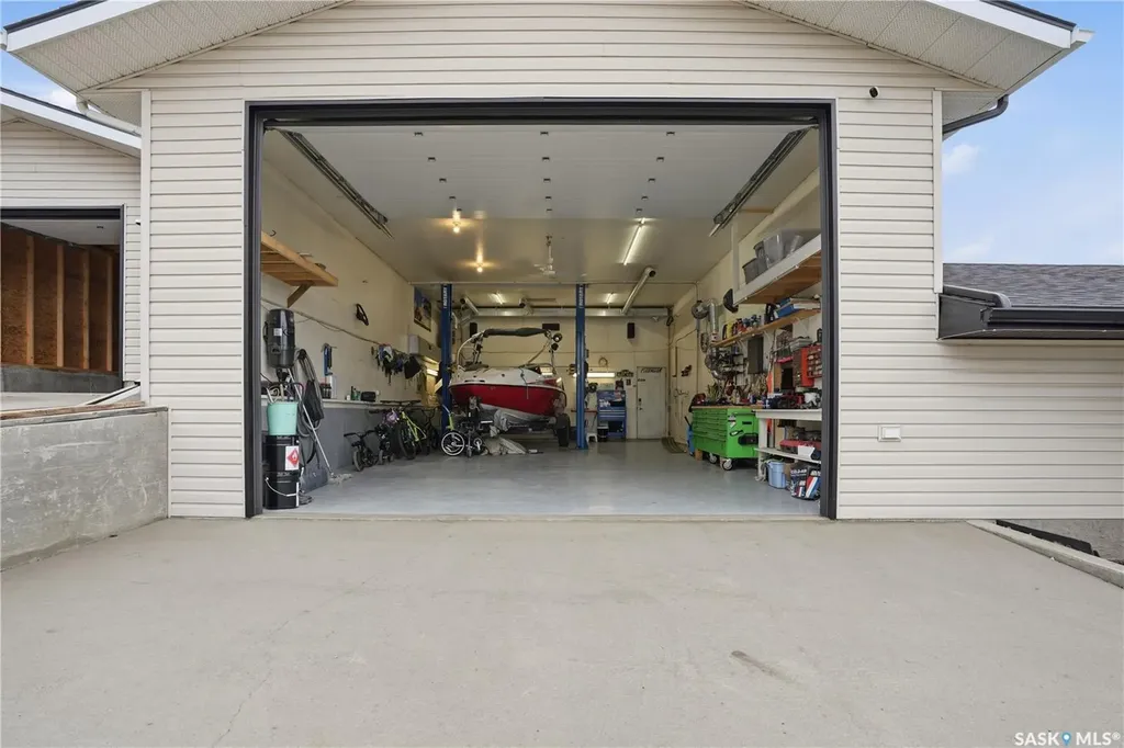 1068 Athabasca Street W Moose Jaw SK S6H 2E6