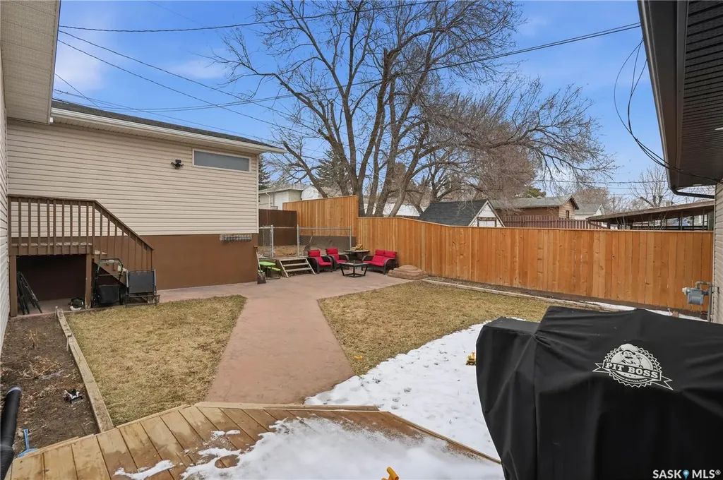 1068 Athabasca Street W Moose Jaw SK S6H 2E6