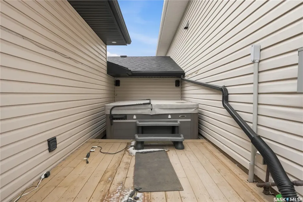 1068 Athabasca Street W Moose Jaw SK S6H 2E6