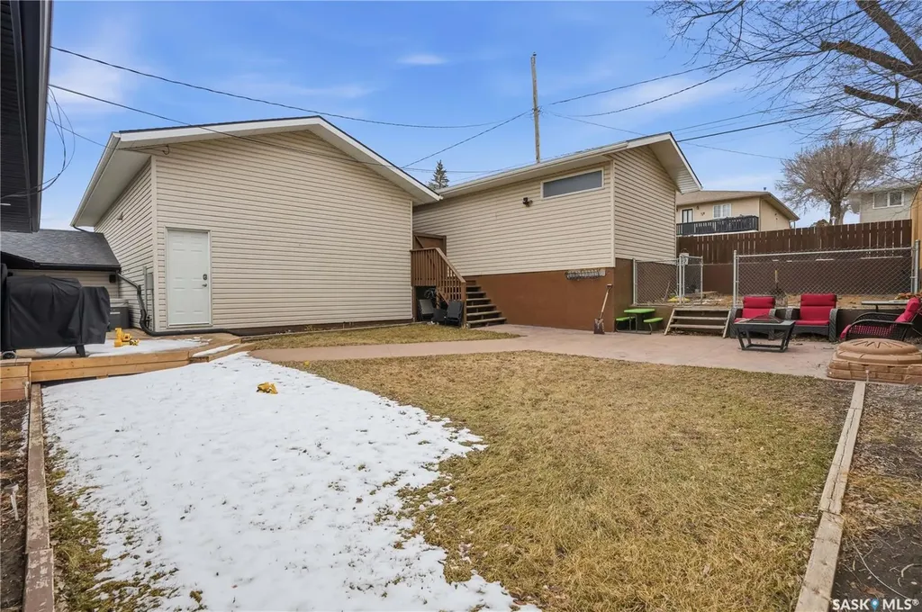 1068 Athabasca Street W Moose Jaw SK S6H 2E6