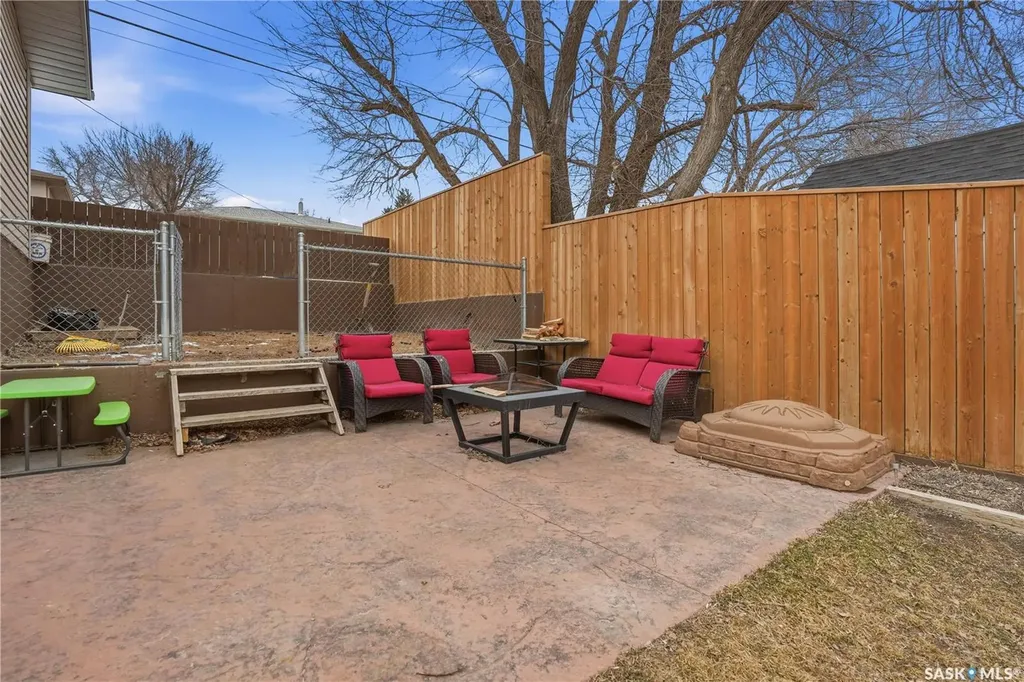 1068 Athabasca Street W Moose Jaw SK S6H 2E6