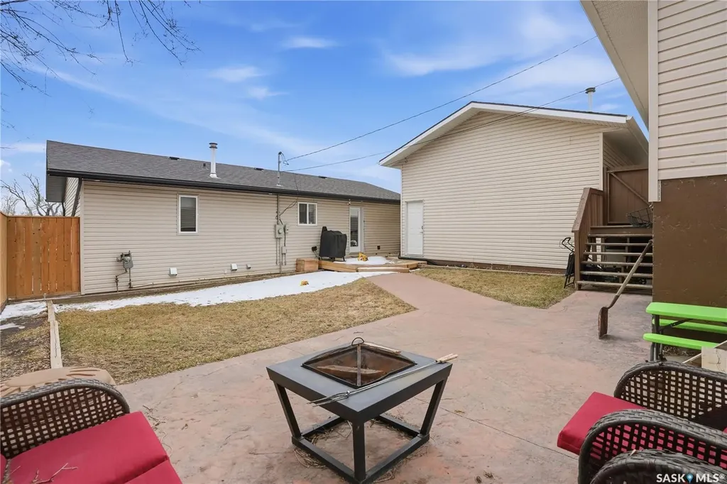 1068 Athabasca Street W Moose Jaw SK S6H 2E6