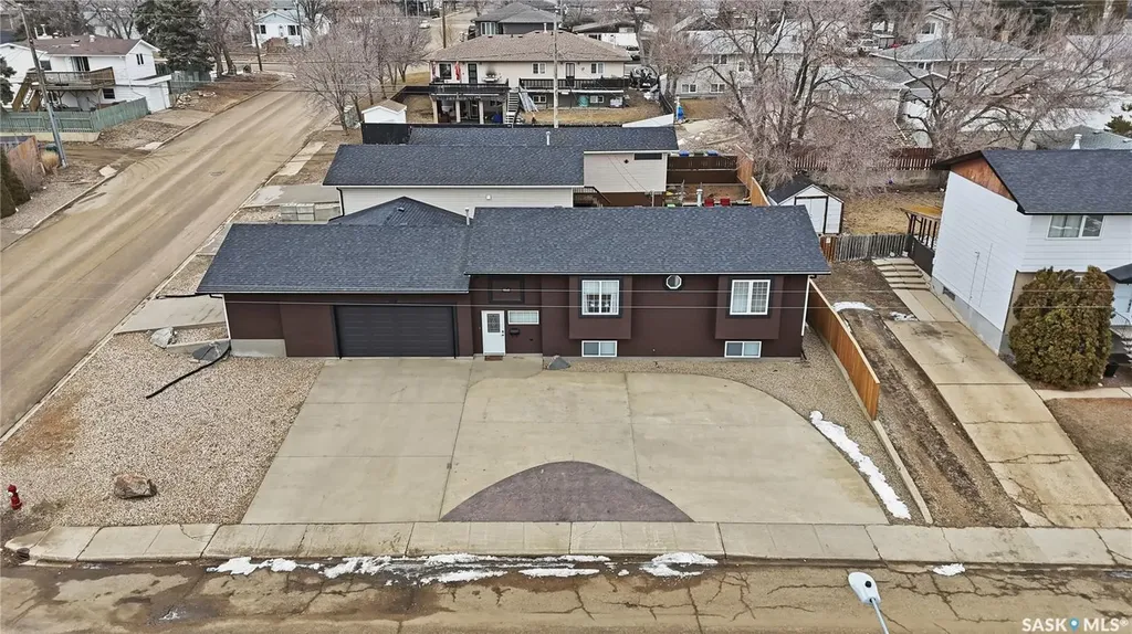 1068 Athabasca Street W Moose Jaw SK S6H 2E6