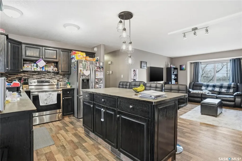 1068 Athabasca Street W Moose Jaw SK S6H 2E6