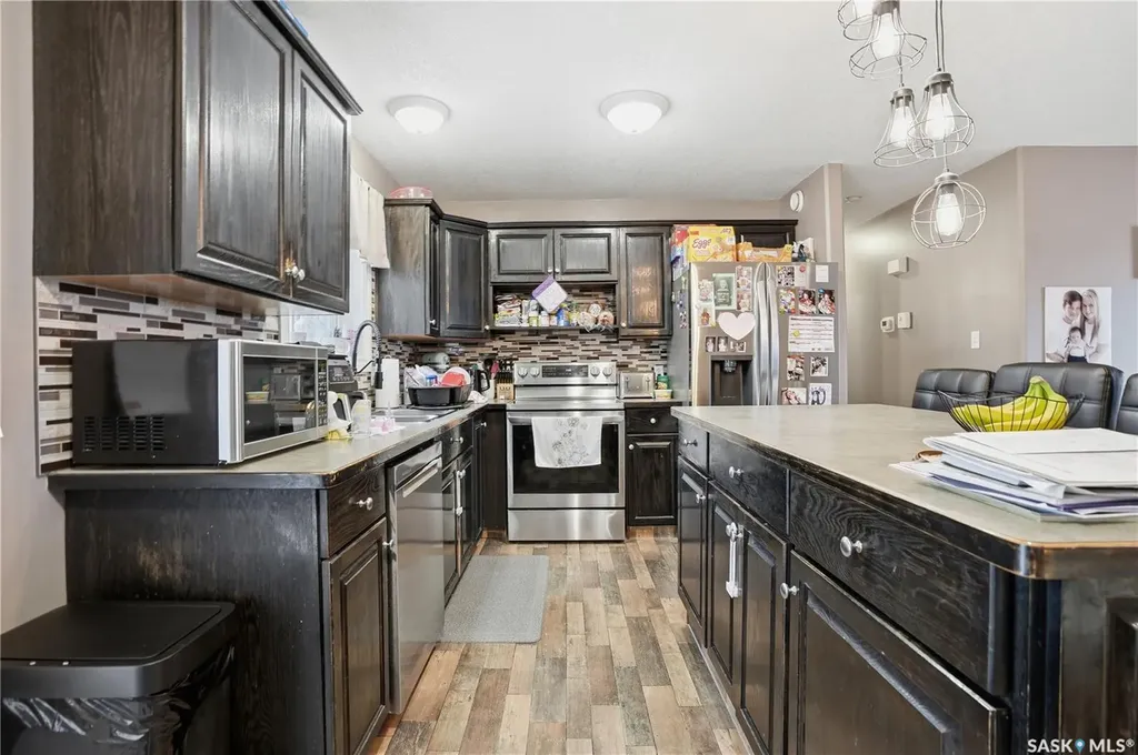1068 Athabasca Street W Moose Jaw SK S6H 2E6
