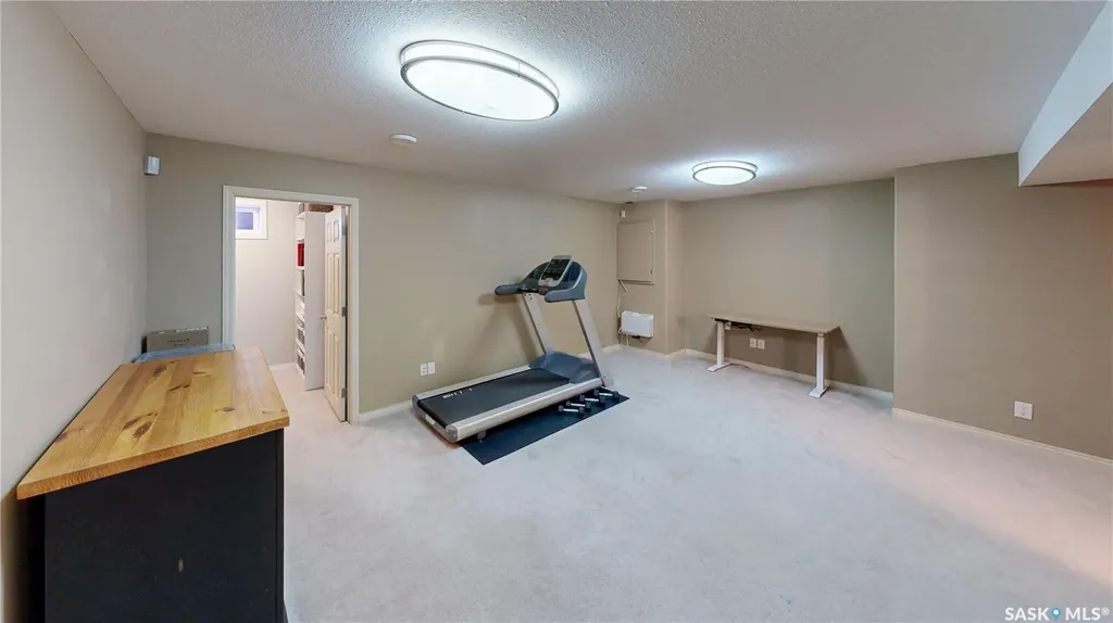7014 Wascana Cove Drive Regina SK S4V 3E9