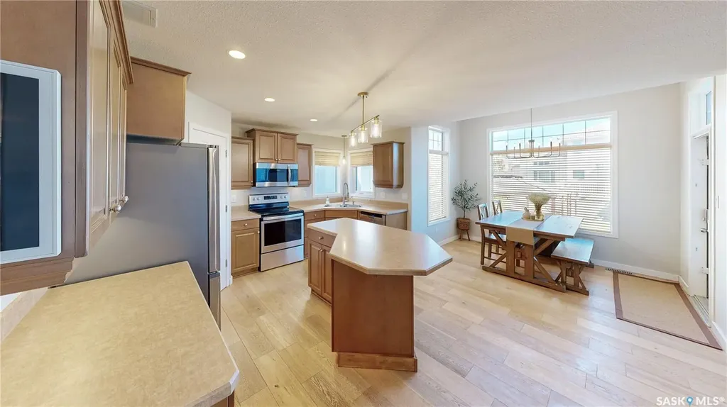 7014 Wascana Cove Drive Regina SK S4V 3E9