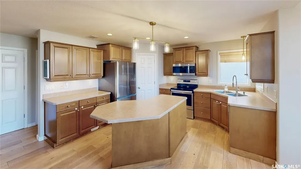 7014 Wascana Cove Drive Regina SK S4V 3E9