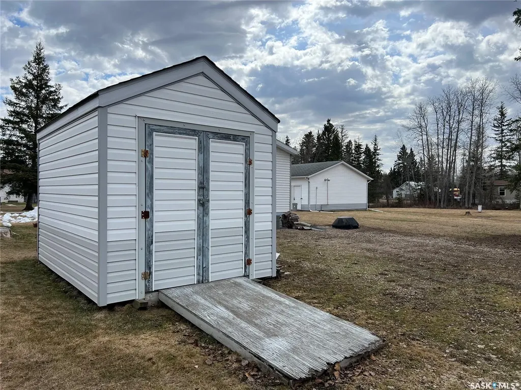 513 3rd Street NW Goodsoil SK S0M 1A0