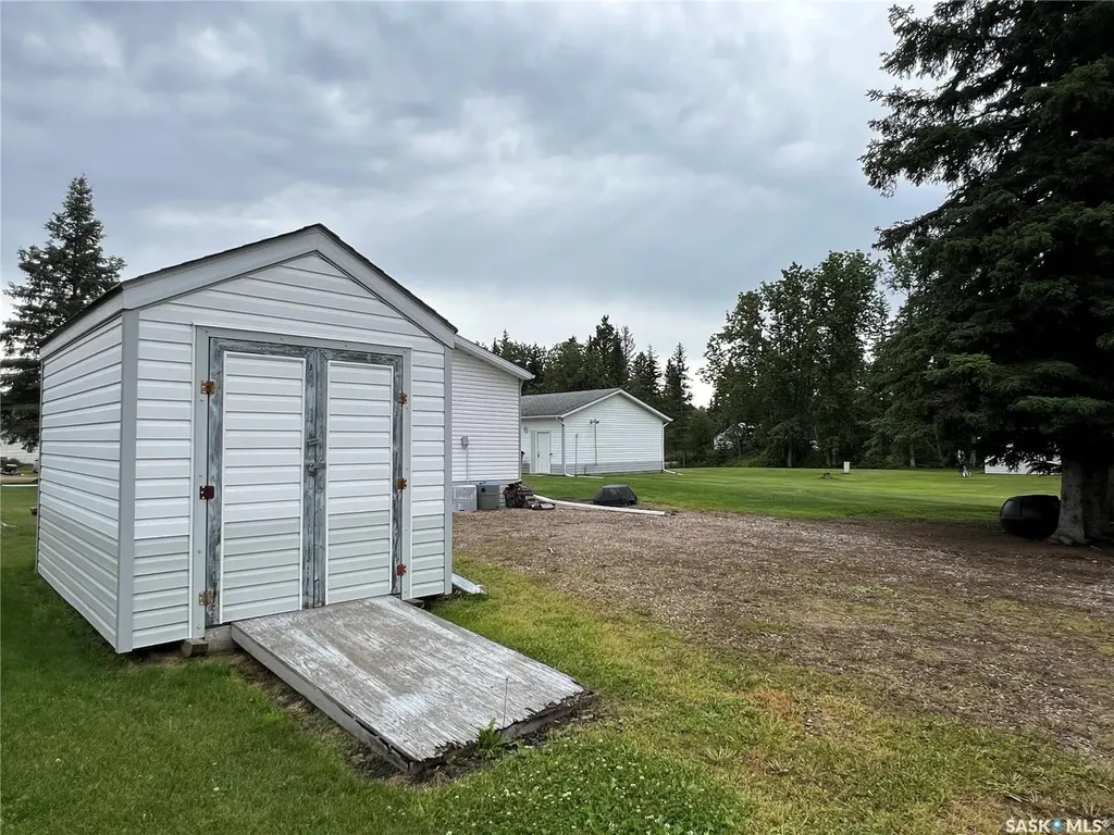 513 3rd Street NW Goodsoil SK S0M 1A0