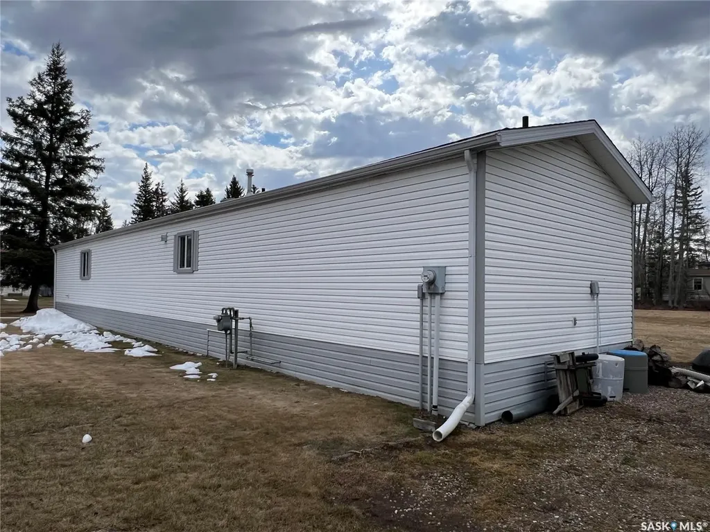 513 3rd Street NW Goodsoil SK S0M 1A0