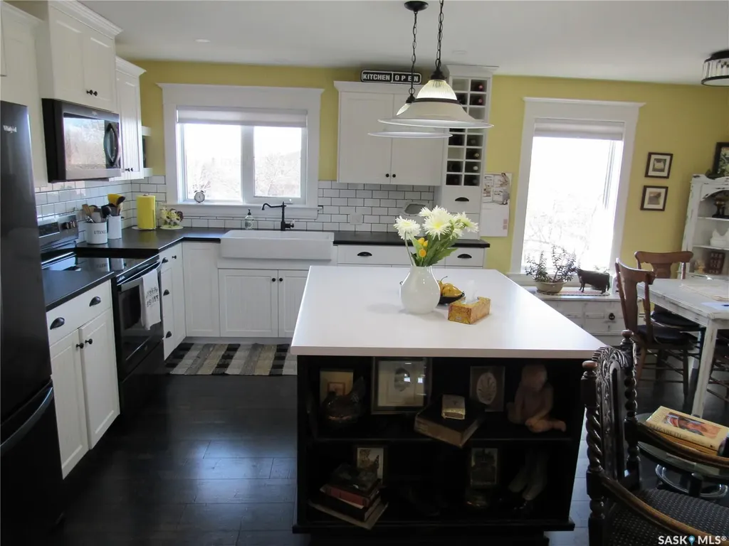 210 3rd Avenue E Rosetown SK S0L 2V0