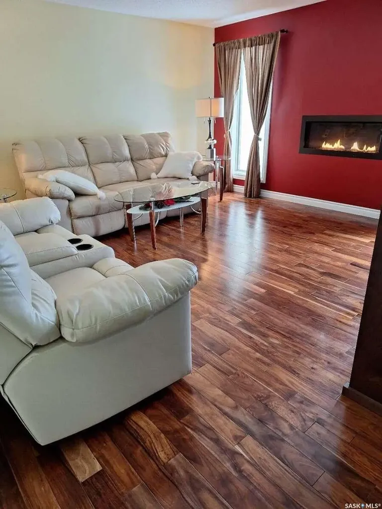 819 Morris Crescent N Regina SK S4X 2L6
