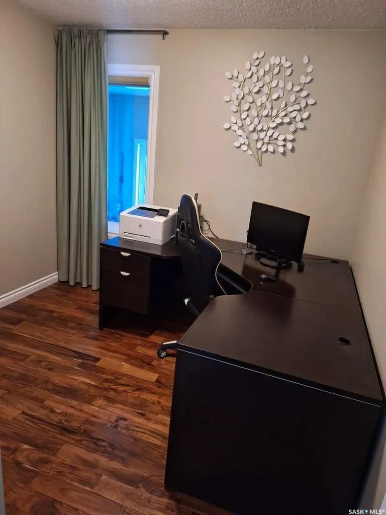 819 Morris Crescent N Regina SK S4X 2L6