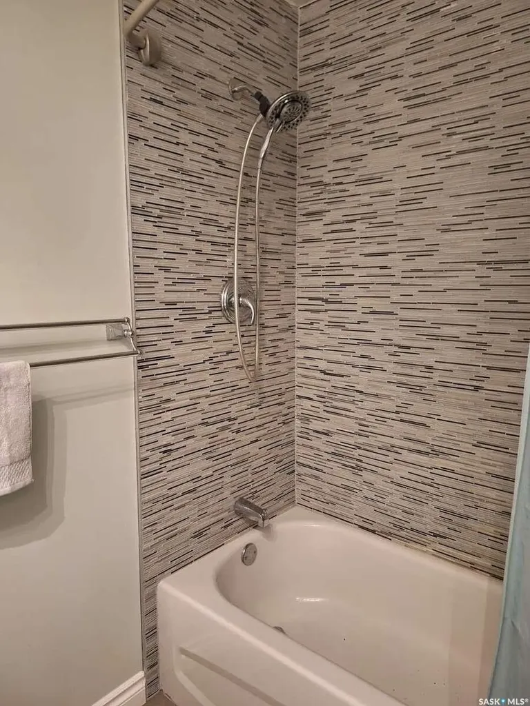 819 Morris Crescent N Regina SK S4X 2L6