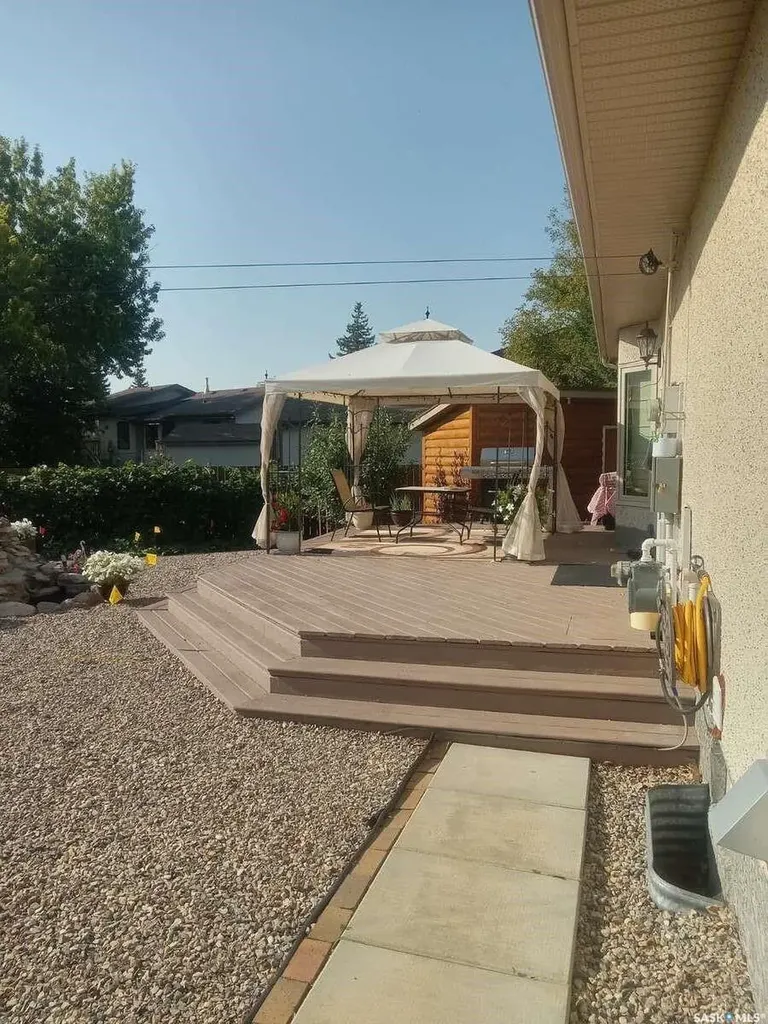 819 Morris Crescent N Regina SK S4X 2L6