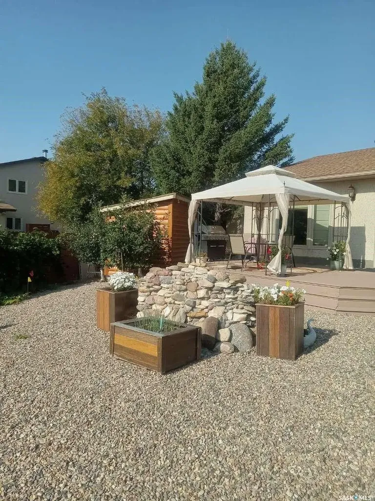 819 Morris Crescent N Regina SK S4X 2L6