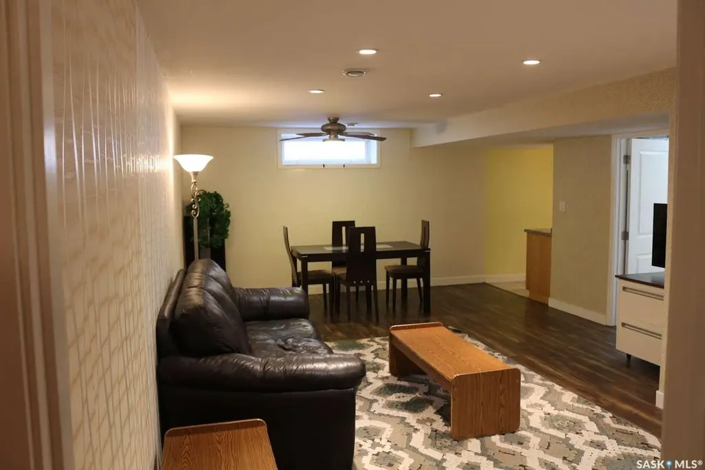 819 Morris Crescent N Regina SK S4X 2L6