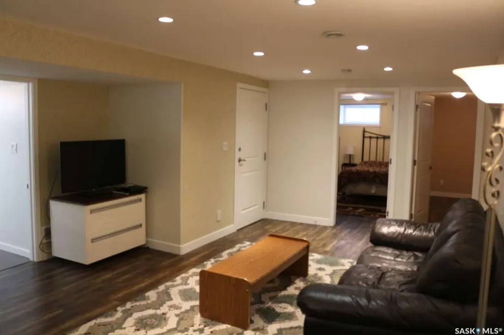 819 Morris Crescent N Regina SK S4X 2L6