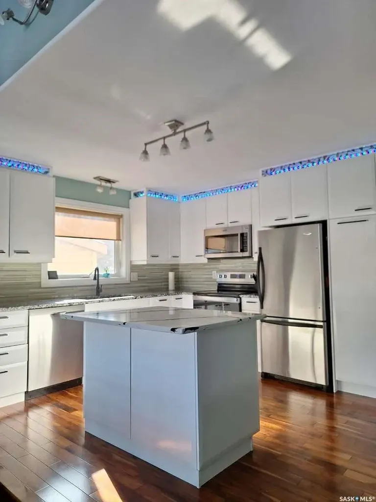 819 Morris Crescent N Regina SK S4X 2L6