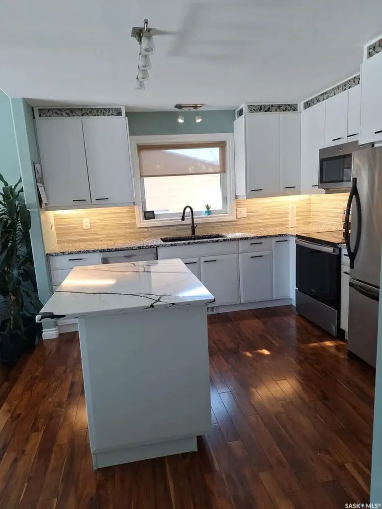 819 Morris Crescent N Regina SK S4X 2L6