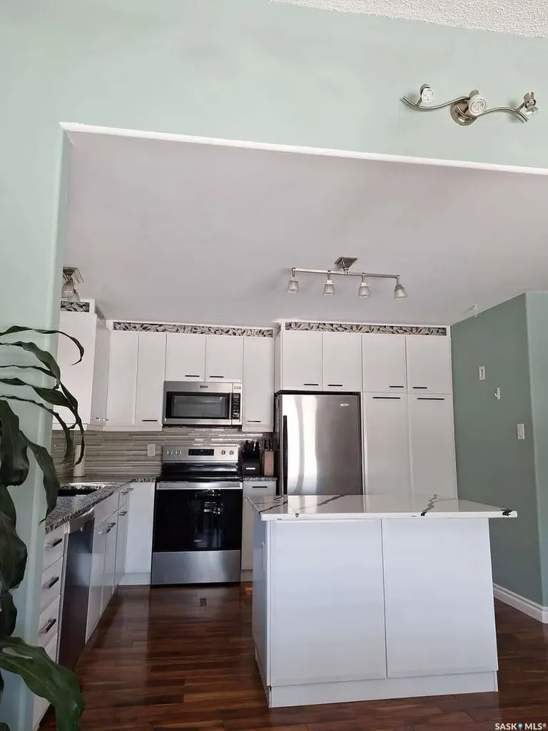 819 Morris Crescent N Regina SK S4X 2L6