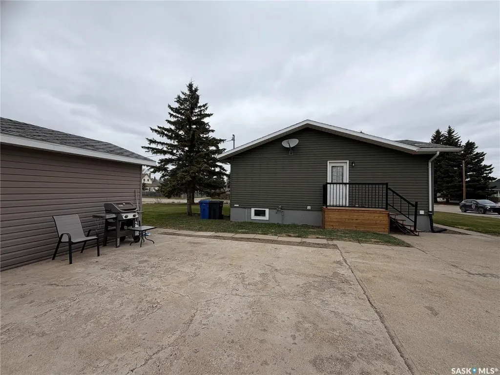 11 Rhodes Street Redvers SK S0C 2H0
