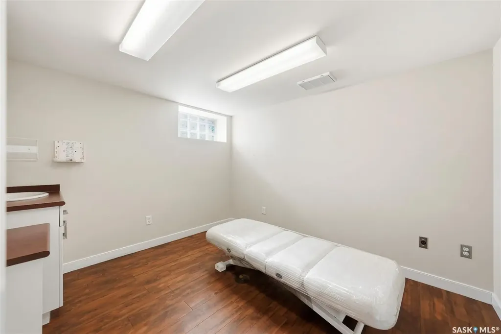 518 Queen Street Saskatoon SK S7K 0M5