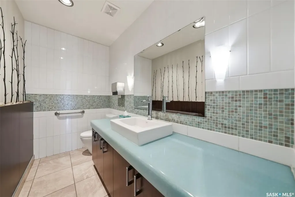 518 Queen Street Saskatoon SK S7K 0M5