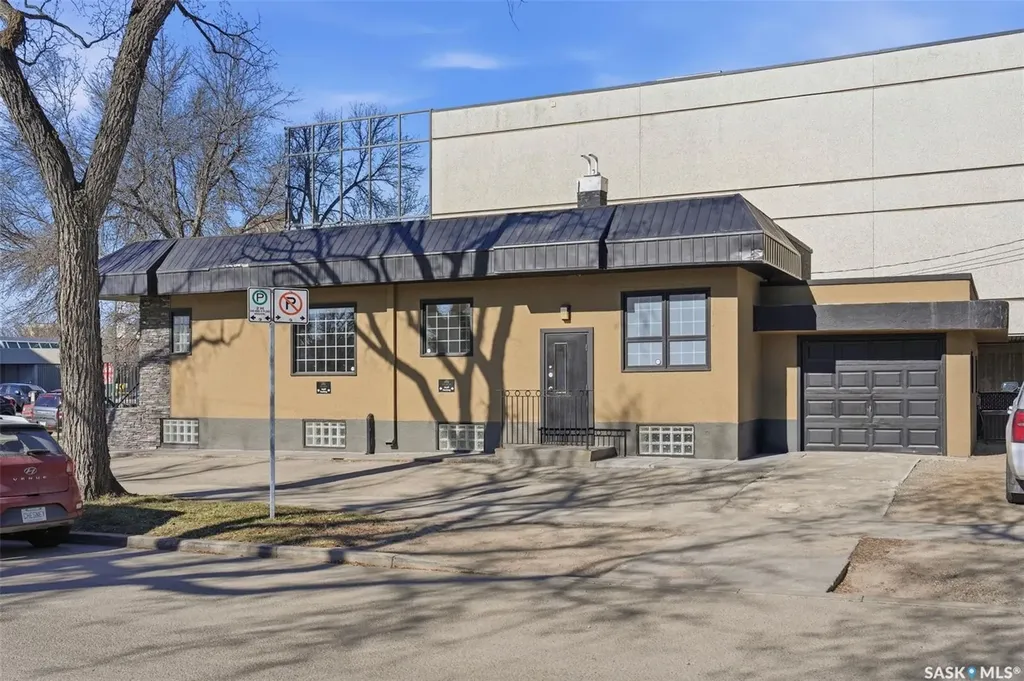 518 Queen Street Saskatoon SK S7K 0M5