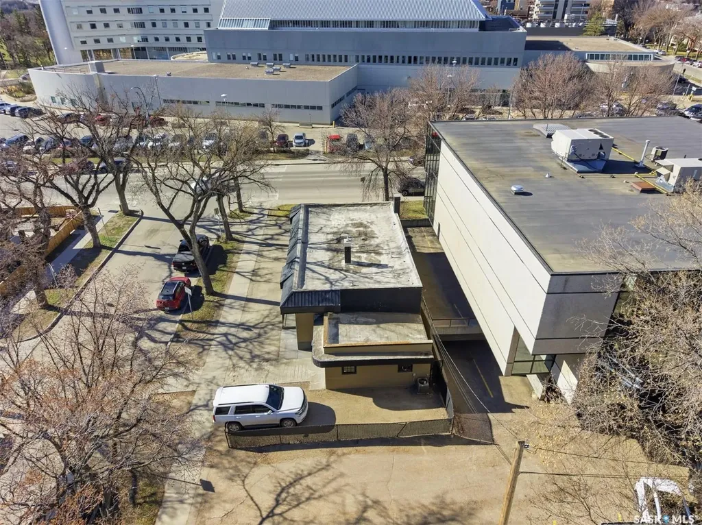 518 Queen Street Saskatoon SK S7K 0M5