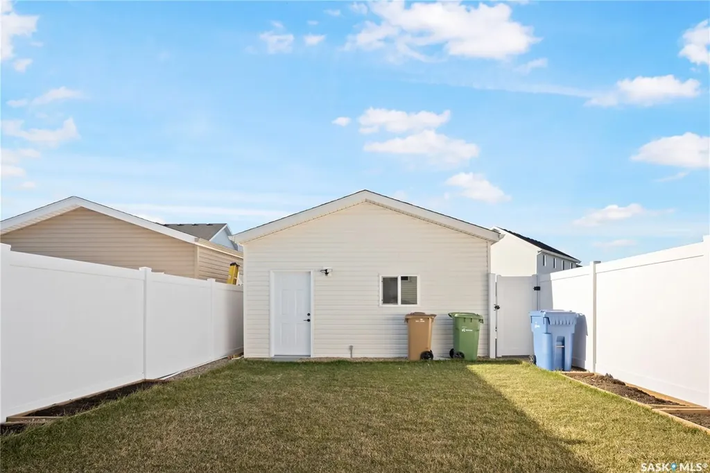4744 Buckingham Drive Regina SK S4V 3X8